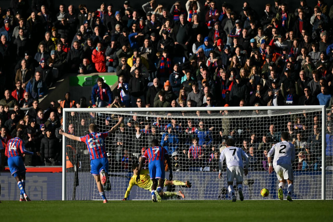 แมนยูเชือดพาเลซ 2-1