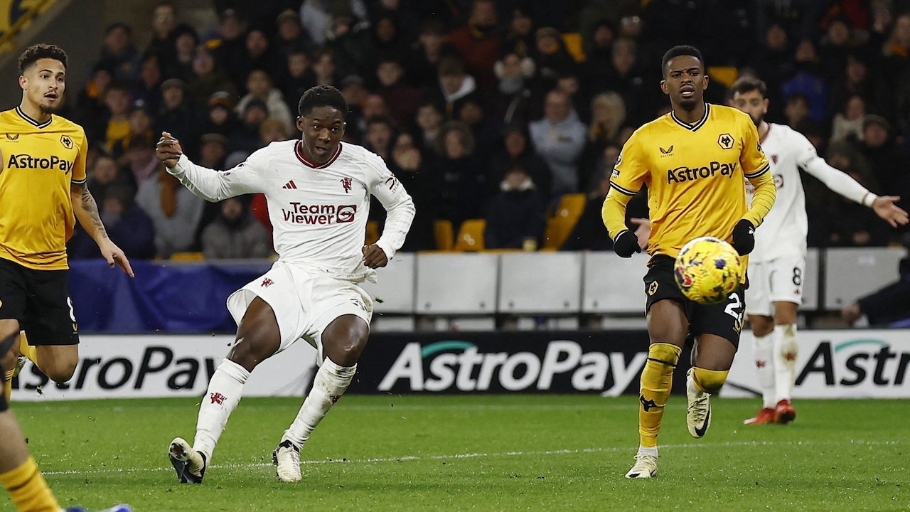 วูล์ฟส์ พบ แมนยู